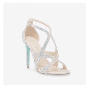 Betsey Johnson Mayo Sandal in Champage